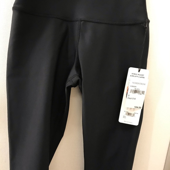 ALO Yoga Pants - Alo Yoga High-Waist Airlift Capri